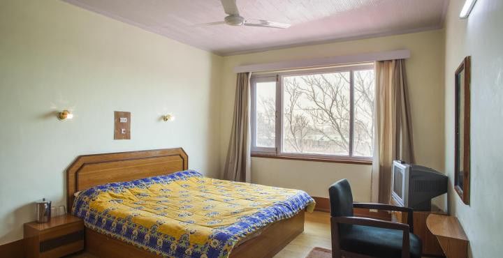 Hotel Pamposh Srīnagar Kültér fotó